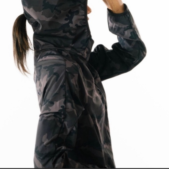 Zyia Forest Camo Zipper Hoodie Jacket black and gray camo Women - Picture 2 of 16